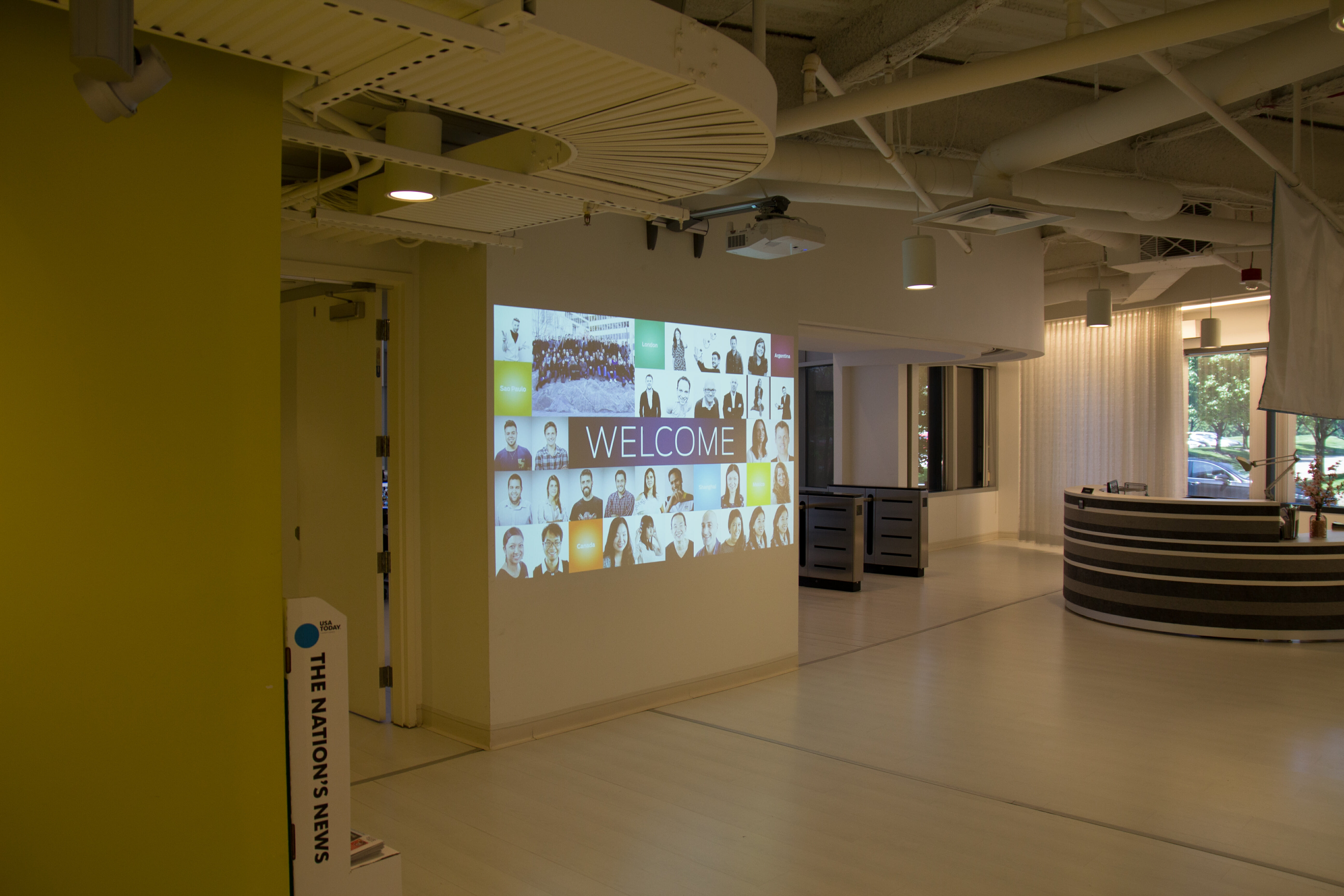 5 Eye-Catching Corporate Lobby Display Ideas
