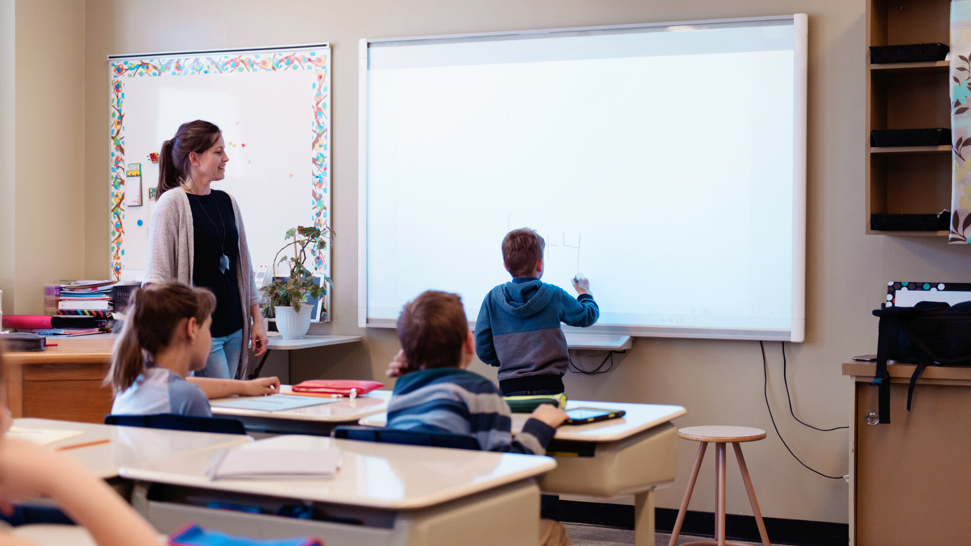 Письменный урок. With a Smart Board in class.